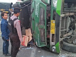 Ada Bus di Belakang, Pengendara Lebih Baik Kasih Jalan atau Tancap Gas?