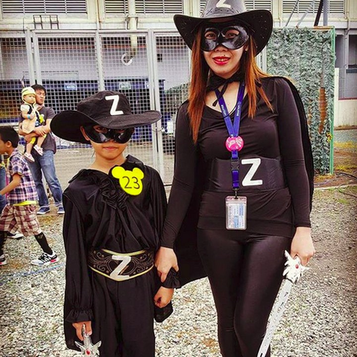 <p>Little Zorro bersama Lady Zorro nih, Bun. Bunda dan si kecil sama-sama keren ya dibalut kostum Zorro. (Foto: Instagram/@fashionistajelai)</p>
