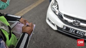 Hari Pertama Ganjil Genap, Polisi Tilang Seribuan Pengendara