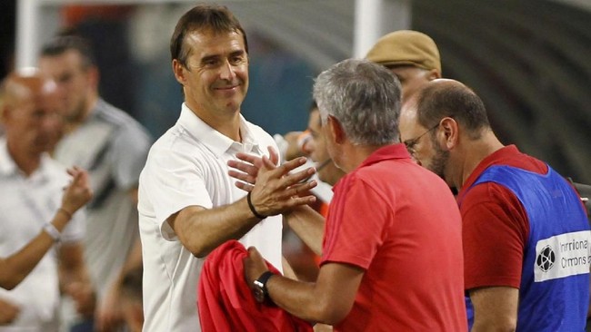 Pelatih baru Real Madrid Julen Lopetegui mengaku tidak berbicara dengan Cristiano Ronaldo ketika menjalani hari-hari pertama di klub raksasa asal Spanyol itu.