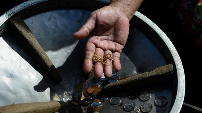 Harta Karun Bawah Laut, Polemik Baru Izin Investasi Jokowi Izin investasi untuk mengeruk harta karun bawah laut alias BMKT menuai kritik. Aturan ini tadinya ditutup, namun dibuka kembali di era UU Cipta Kerja.