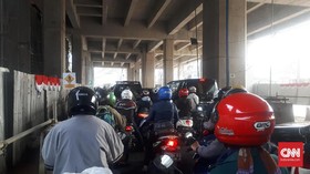 Tilang Ganjil Genap Berlaku, Warga Padati Jalur Alternatif