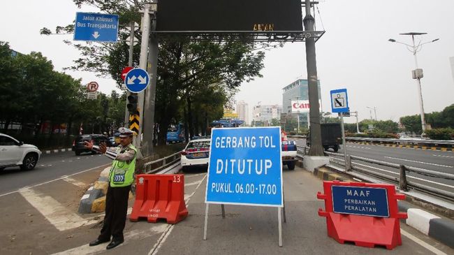 Buka Tutup  Pintu  Tol  Operator Tak Masalah Pendapatan Turun