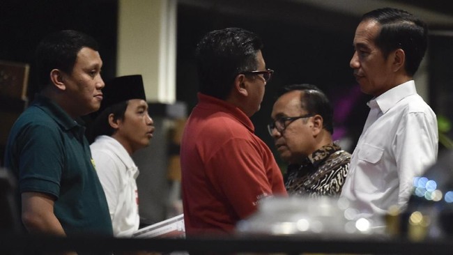 Pertemuan antara Presiden Joko Widodo dengan sembilan parpol pendukung, di Bogor, Selasa (31/7), turut membahas soal data kemiskinan dan timses.