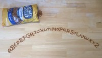 <p>Pintar banget ayah yang satu ini. Memanfaatkan pretzel snack untuk mengajari si kecil alfabet. Habis itu langsung dimakan ya, Yah, pretzel-nya? Hi-hi-hi. (Foto: reddit.com/ Mashpoe)</p>