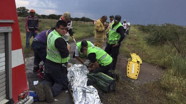 Sebanyak 49 penumpang pesawat Aeromexico yang jatuh tak lama setelah lepas landas di Meksiko, Selasa (31/7) masih dirawat di rumah sakit.