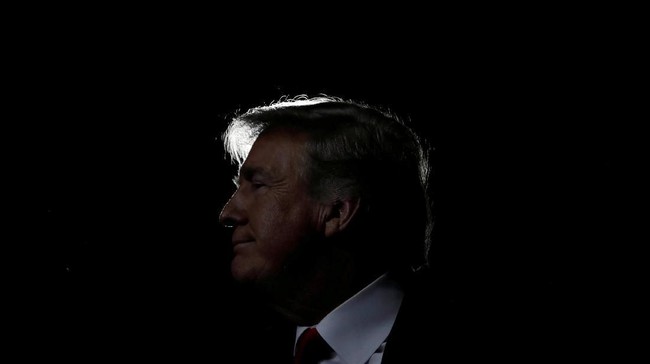 Dewan Perwakilan AS sepakat memulai proses pelengseran Donald Trump. Namun, jalan yang harus ditempuh masih panjang sampai Trump benar-benar turun takhta.