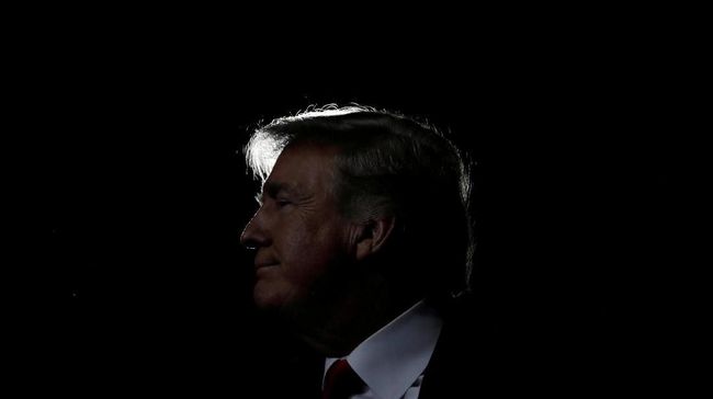 Jaksa AS Beri Orang Kepercayaan Trump Imunitas Jaksa federal AS memberikan imunitas pada Direktur Keuangan Trump Organization Allen Weisselberg dalam penyelidikan yang melibatkan mantan pengacara Trump.