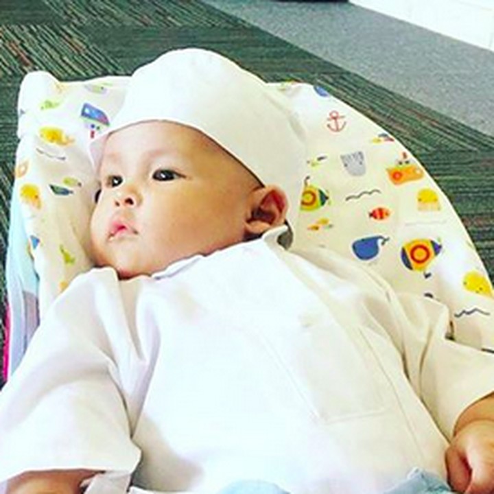 <p>Ikut ayah dan bundanya datang ke acara pengajian, Maher anteng lho. Anak pintar! (Foto: Instagram/ @adhityaputri)</p>