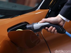 Jokowi Upayakan Industri Mobil Listrik Skala Besar Beroperasi di RI