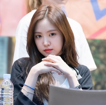 Resmi Tinggalkan APINK, Son Naeun Tulis Pesan Perpisahan