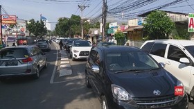 VIDEO: Perluasan Ganjil Genap, Mobil Padati Jalur Alternatif
