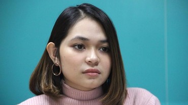Regina Poetiray 'Geisha' Ungkap Kronologi Kepergian Ayahnya