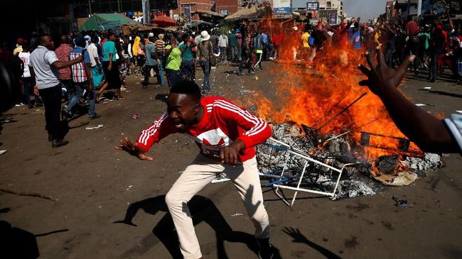 Demonstrasi Tolak Kenaikan Harga BBM di Zimbabwe Rusuh