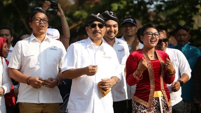 Menteri Pariwisata Arief Yahya ikut 'turun gunung' mengatasi harga tiket pesawat yang mahal. Akhir pekan ini ia akan ke Kemenhub membahas masalah tersebut.