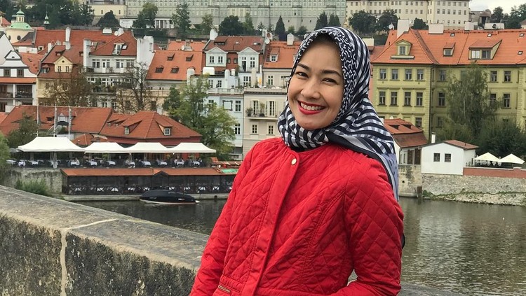 Banyak cara yang bisa Bunda lakukan untuk selalu awet muda. Seperti Alya Rohali nih, Bun. Yuk simak tipsnya.