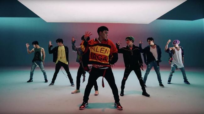 Demi melihat Jinhwan, Yunhyeong, Bobby, B.I, Donghyuk, Ju-ne dan Chanwoo di penutupan Asian Games 2018, penggemar dari luar kota rela datang ke Jakarta.