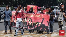 Massa 'Relawan NKRI' Ganggu Aksi Pembebasan Papua Barat