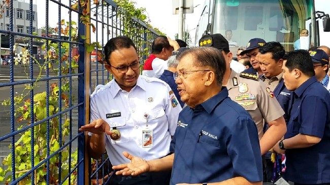 Upaya efisiensi membangun trasnportasi di Jakarta, kata JK, dapat dilakukan dengan memaksimalkan penggunaan teknologi dalam sistem transportasi yang ada.