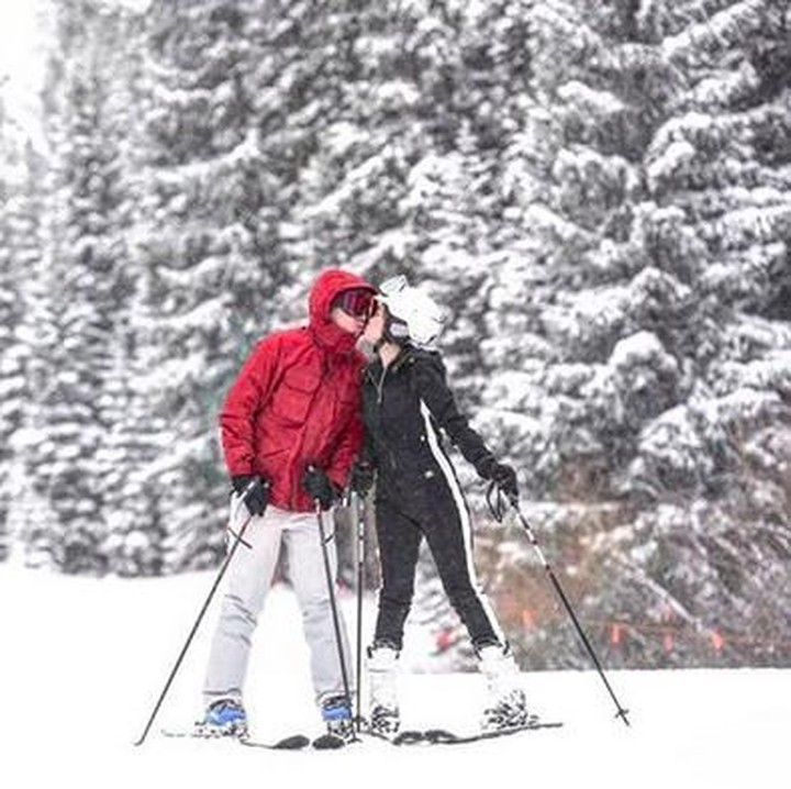 <p>Main ski bareng di California. Mau coba, Bun? (Foto: Instagram @shandyaulia)</p>