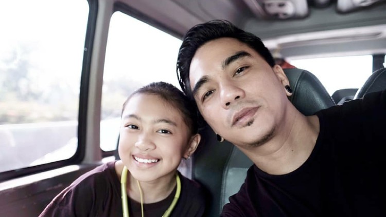 Cerita Istri soal Kecemasan Enda 'Ungu' pada Anak Gadisnya Punya anak perempuan katanya lebih was-was ya, Bun. Seperti dialami Enda 'Ungu' alias ayahnya Zara Leola.