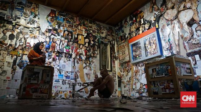 Seniman Nandanggawe mengadakan pameran tunggal kolase bertajuk 'Perversion' yang diinspirasi dari Frankenstein, berlangsung sejak 2 hingga 8 Agustus 2018.