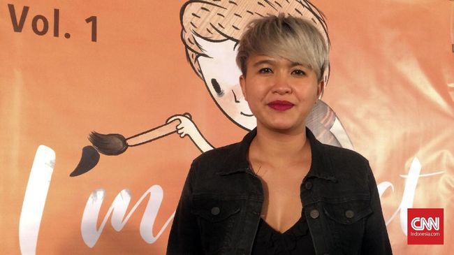 Menjadi istri dari seorang artis tak selamanya menyenangkan, mereka dituntut untuk memenuhi ekspektasi dan gambaran ideal warganet lewat kicauan pedasnya.