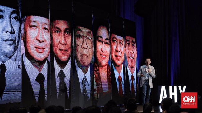 Di tengah orasi, saat AHY melontarkan pertanyaan cita-cita kepada audiensi terdengar jawaban setengah teriak, "Presiden", di barisan penonton.