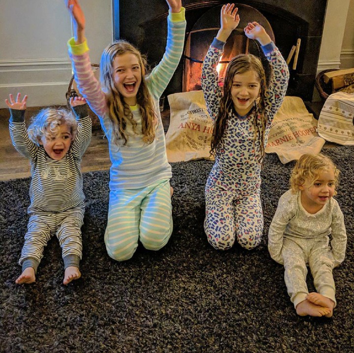 <p>Ini dia keempat putri Simon, Bun. Manis-manis ya mereka. (Foto: Instagram/father_of_daughters)</p>