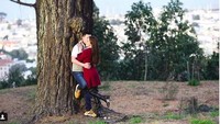 <p>Berpelukan dan berciuman di bawah pohon di California, Amerika Serikat. (Foto: Instagram @shandyaulia)</p>