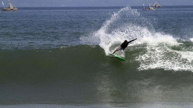 Untuk menjadi destinasi surfing, pembangunannya cukup dibuat berdasarkan keperluan surfer.