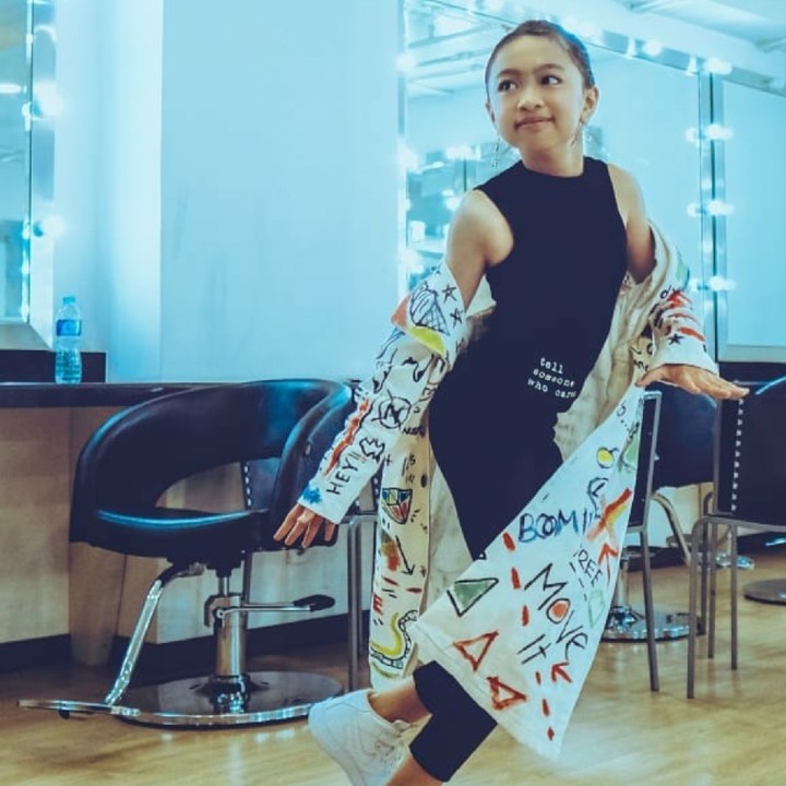 <p>Wah, luwes banget si Zara meliukkan badannya saat menari. (Foto: Instagram/zara_leola_official)</p>