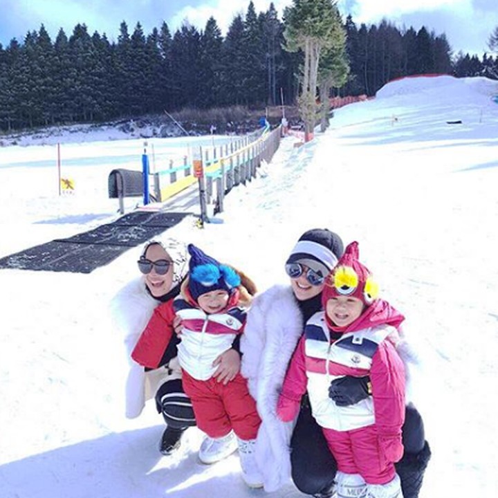 <p>Raja dan Ratu adalah anak kakak Syahrini, Aisyahrani, Bun. Baik Raja maupun Ratu sama-sama bikin gemas ya. (Foto: Instagram @princesssyahrini)</p>