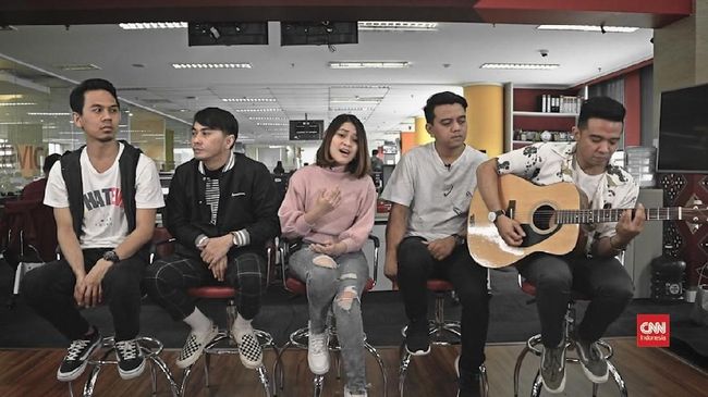 Profil gitaris Geisha Roby Satria yang diringkus Polres Metro Jakarta Selatan atas kasus penyalahgunaan narkoba.