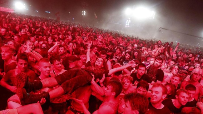 FOTO: Pol' and Rock, Ketika Lumpur dan Musik Bersatu