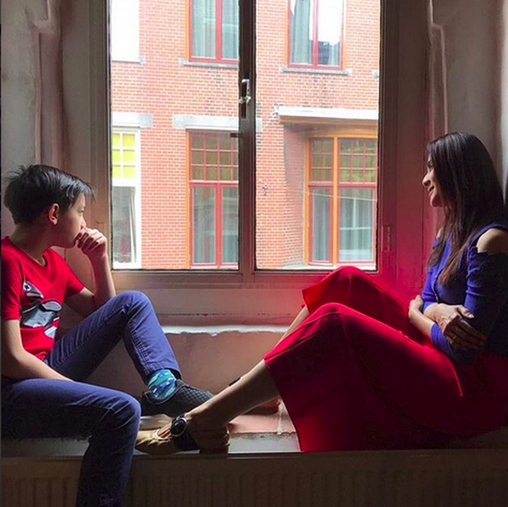 <p>Aih, gaya Bunda Maudy dan Eddy kece abis deh. (Foto: Instagram/ @maudykoesnaedi)  </p>