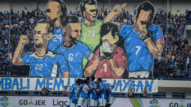 Pertandingan leg pertama 16 besar Piala Indonesia antara Persib Bandung vs Arema FC berakhir imbang hingga akhir babak pertama.