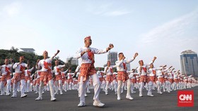 Kain Motif Tenun Minahasa Jadi Seragam Poco-poco Rekor Dunia