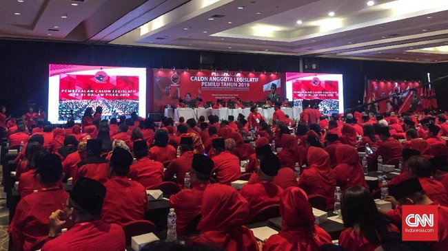 Rencana kubu Prabowo Sandi memindahkan posko ke Jawa Tengah, dinilai PDIP sebagai khayalan. PDIP mengibaratkan serangan kubu Prabowo sebagai peluru kosong.
