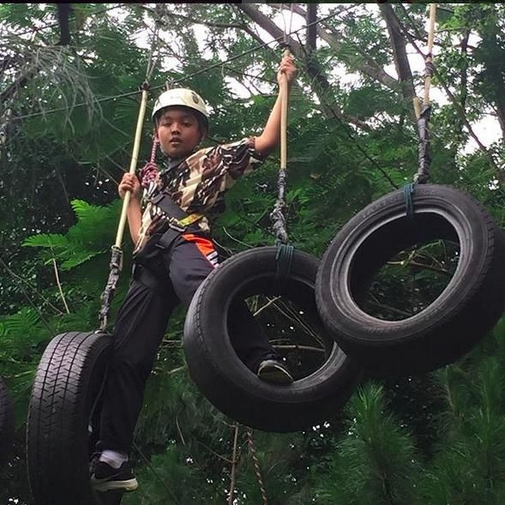 <p>Bima juga memilih bermain outbound untuk menikmati weekend tanpa gadget dan mal. (Foto: Instagram @bima.azriel)</p>