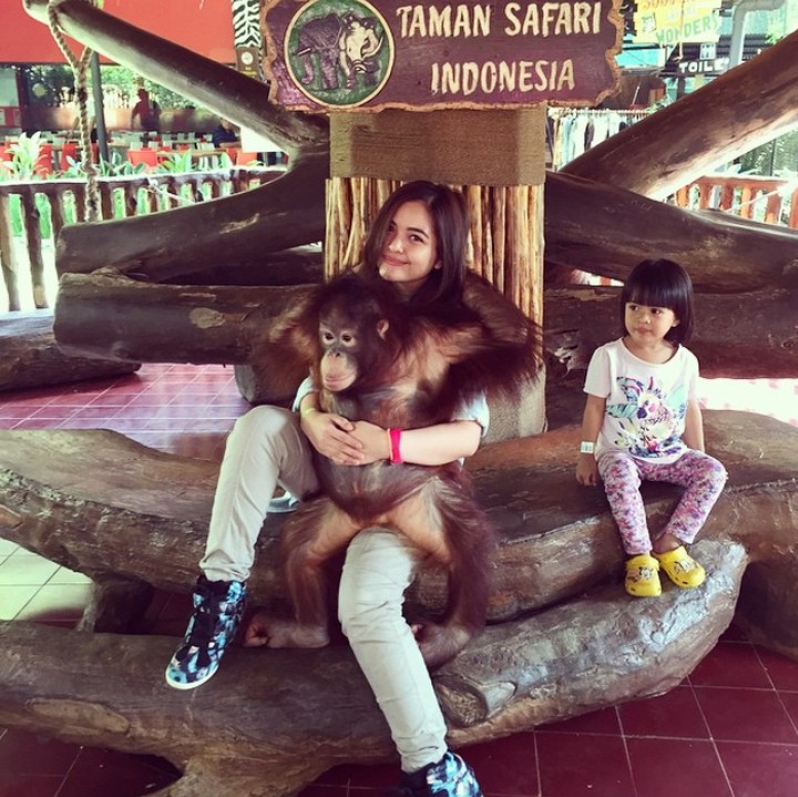 <p>Beginilah Tasya Kamila saat mengajak keponakan ke kebun binatang. (Foto: Instagram @tasyakamila)</p>