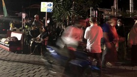 Peringatan Tsunami Dicabut, Warga Lombok Utara Tetap di Bukit