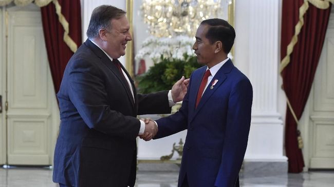Presiden Jokowi bertemu dengan Menlu Amerika Serikat Michael Richard Pompeo di Istana Merdeka, Minggu (5/6) untuk membahas isu bilateral dan internasional.
