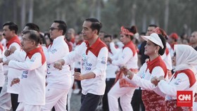 Jokowi-JK Ikut Senam Poco-poco Pecahkan Rekor Dunia