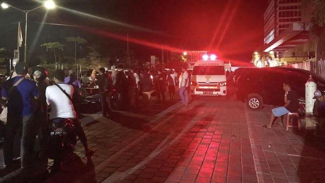 Tim Crisis Center dari Kemenpar secara khusus akan memantau akses, amenitas, dan atraksi bagi turis di kawasan Lombok dan Bali usai gempa 7 SR, Minggu (5/8).