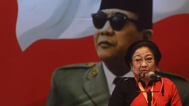 Ketua Umum PDIP Megawati Soekarnoputri mengingatkan kadernya tentang rencana regenerasi total pada 2024 mendatang.