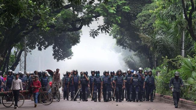 Demo Anti-Modi di Bangladesh Makan Korban, 5 Orang Tewas Bangladesh mengerahkan petugas keamanan perbatasan untuk membantu berjaga setelah demonstrasi anti PM India Narenda Modi memakan korban.