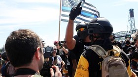 Polisi Bubarkan Unjuk Rasa Sayap Kanan di Portland, AS