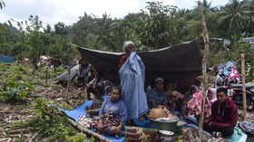 FOTO: Bertahan Hidup di Pengungsian Lombok