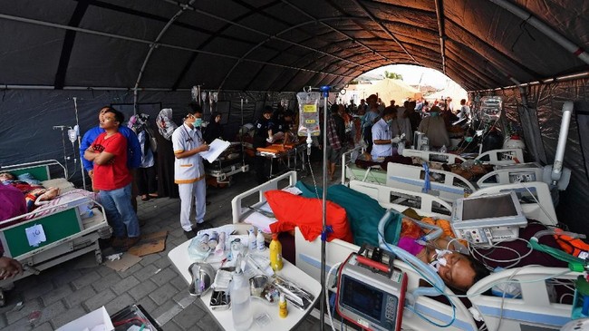 Sebanyak 14 korban meninggal akibat gempa terakhir berkekuatan magnitudo 6,9 pada Minggu (19/8) menambah daftar korban meninggal jadi 515 orang.